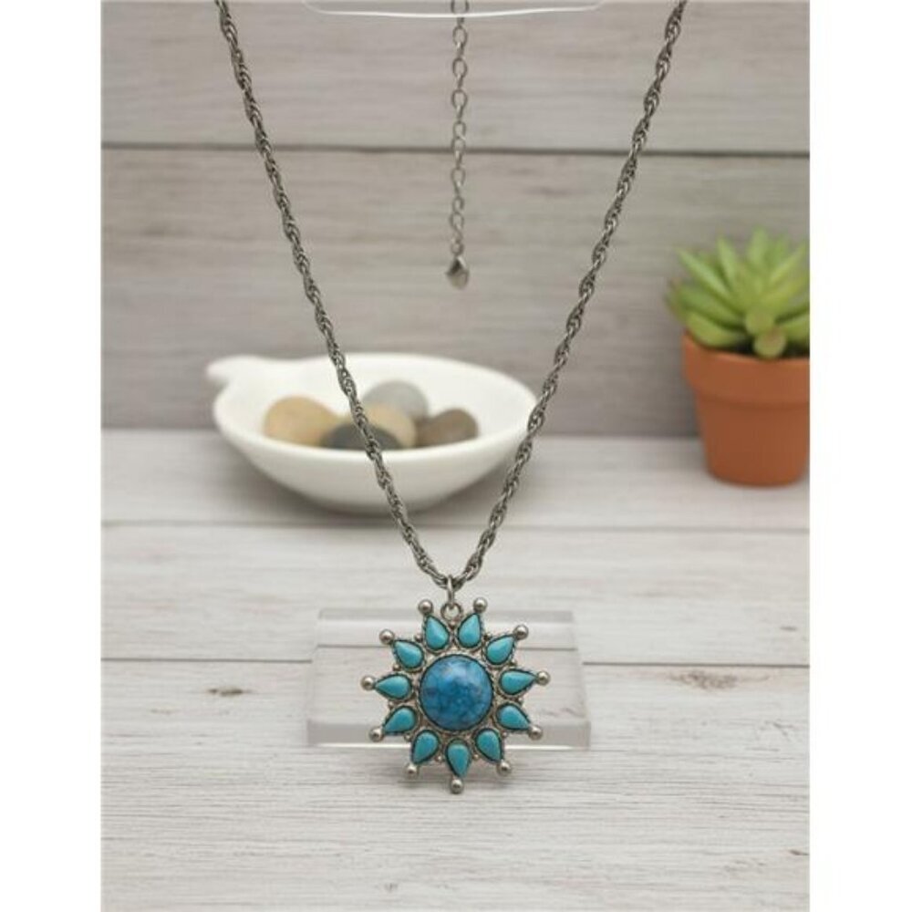 Vintage Turquoise Style Sunburst Pendant Necklace Silver Tone Chain 24 Inch